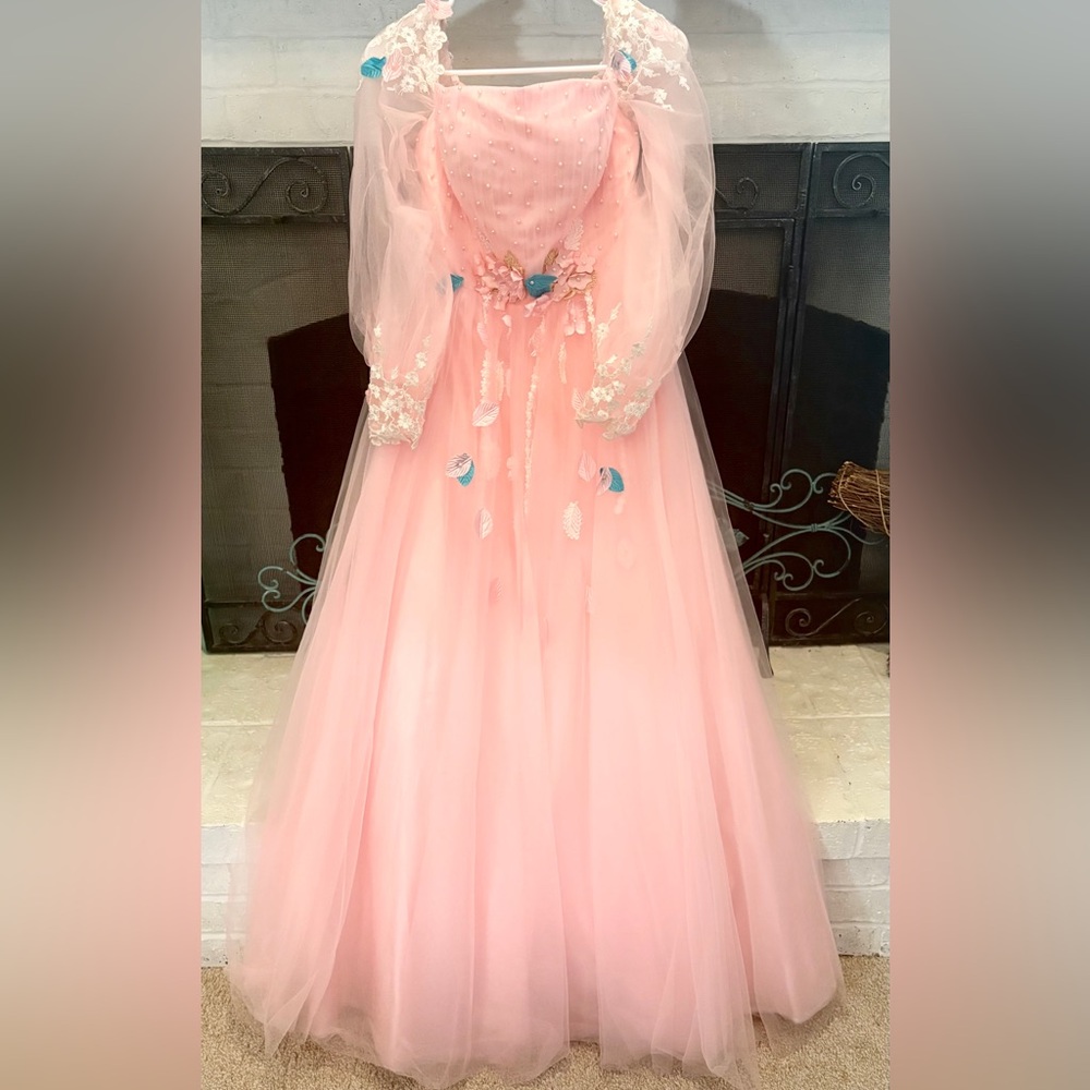 Ball Gown Hand-Made Flower Tulle Long Sleeve Off-the-Shoulder Floor-Length (4)